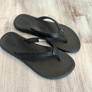 Flojos Black Floral Flip Flops Women’s Size 9 Tropical Beach Sandals